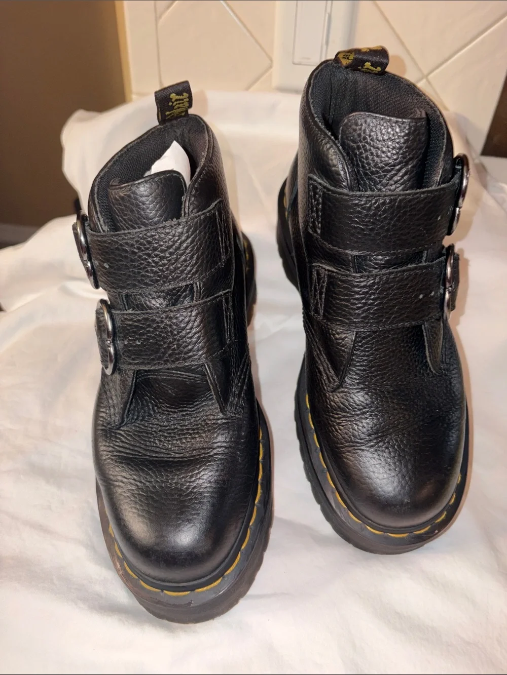 HTF Worn once Dr. Martens Devon Heart leather platform boots